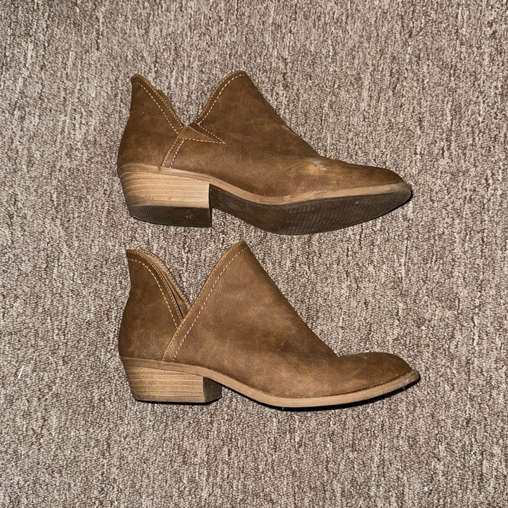 Women’s Universal Thread Brown Ankle Boots - Picture 3 of 6